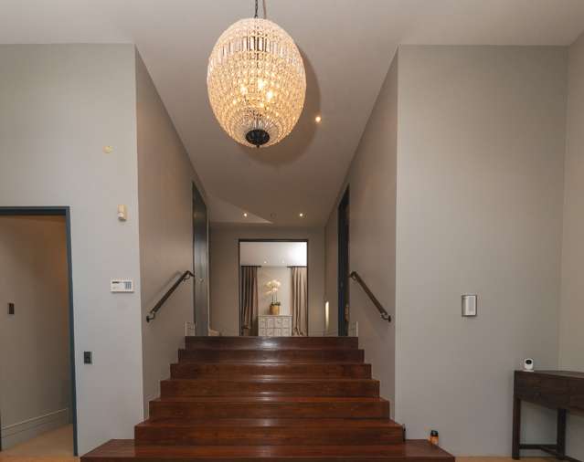 Beautifully Renovated 3 Bedroom Furnished Townhouse Parnell