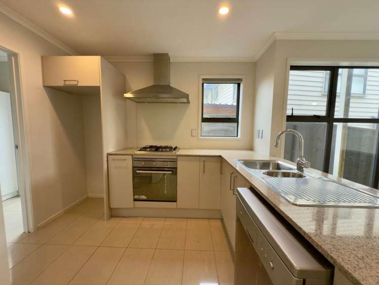 8 Hirimate Place Flat Bush_4