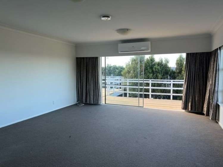 22 Tiroroa Avenue Te Atatu South_2