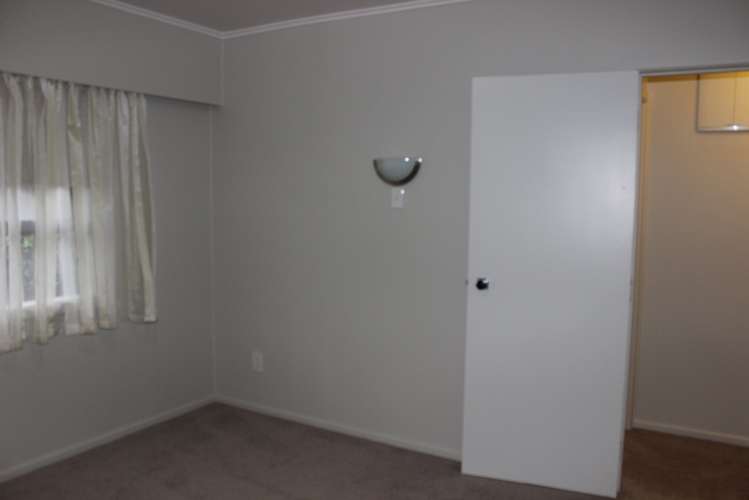 19 Kirrie Avenue Te Atatu South_14