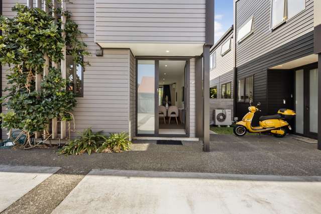 5/74 Derwent Street Island Bay_1