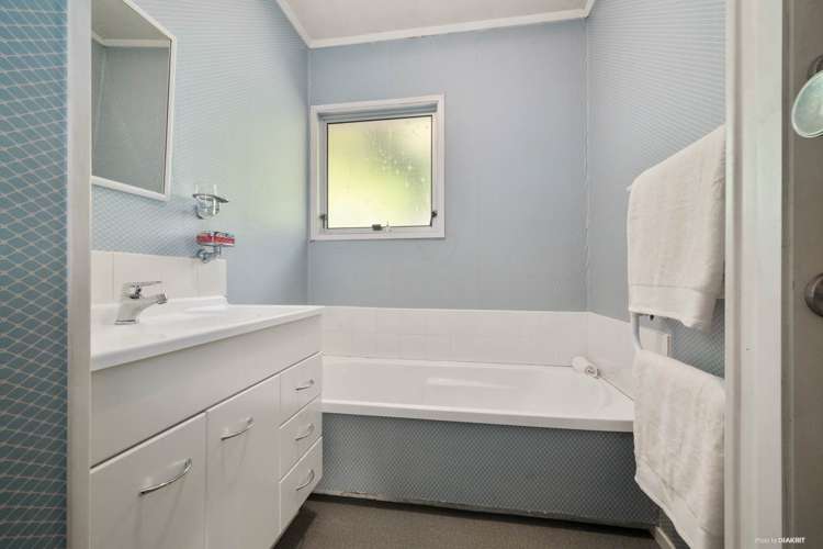 82 Ayton Drive Totara Vale_9