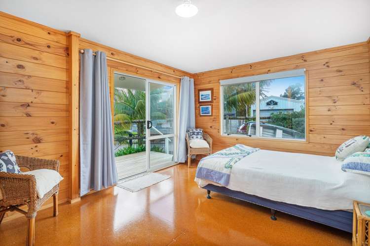 20 Martin Place Cooks Beach_18