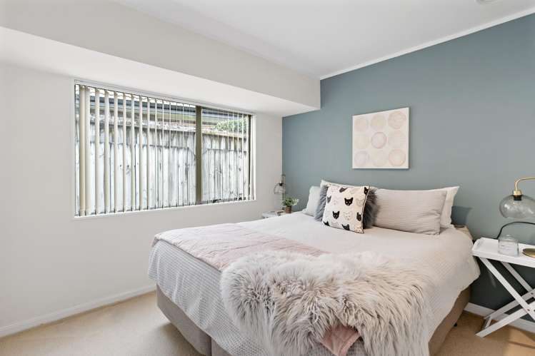 5 Bernie Edwards Place Botany Downs_18