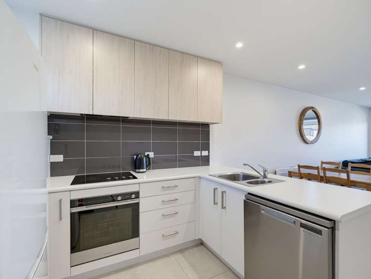 6/17 Link Crescent Stanmore Bay_6