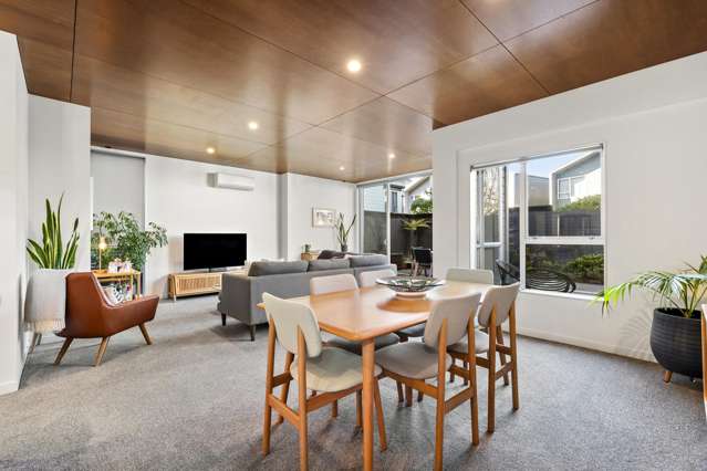 Modern Living, Beachside Location