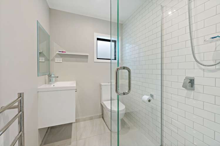 2/15 Steen Place Mangere Bridge_10