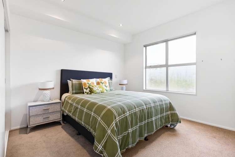 77 Saddleback Grove Karori_8
