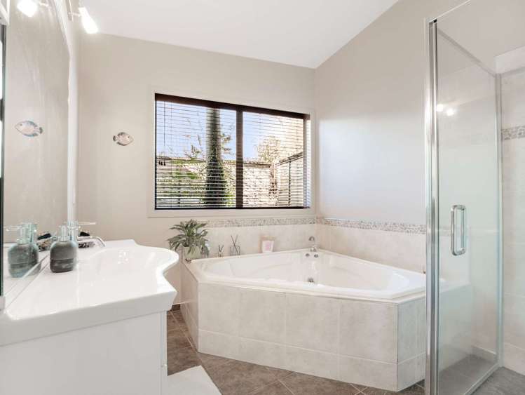 2 Honeysuckle Lane Ohauiti_24