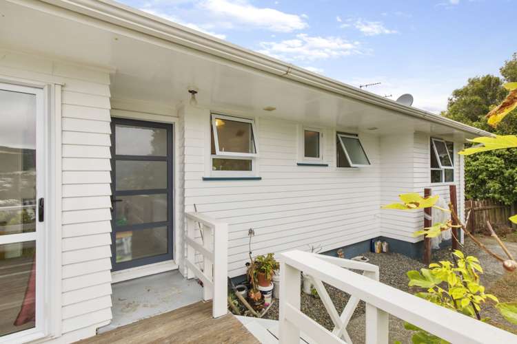 24 Bartlett Grove Tawa_14