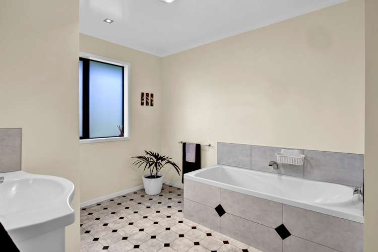 105 Mawhitiwhiti Road Normanby_28