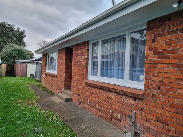 Middlemore 5 minutes walk Train station Hospital