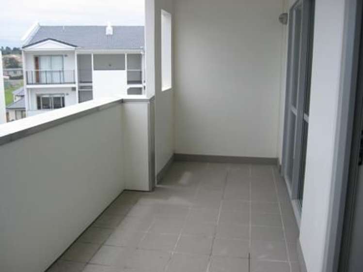 E9/60 Masons Road Oteha_5