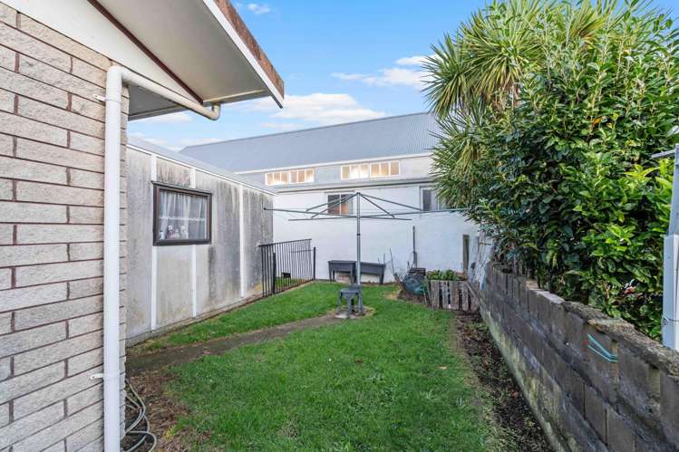111 + 111A Hine Street New Plymouth_13