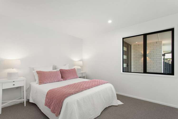 6 Earl Way Amberley_13