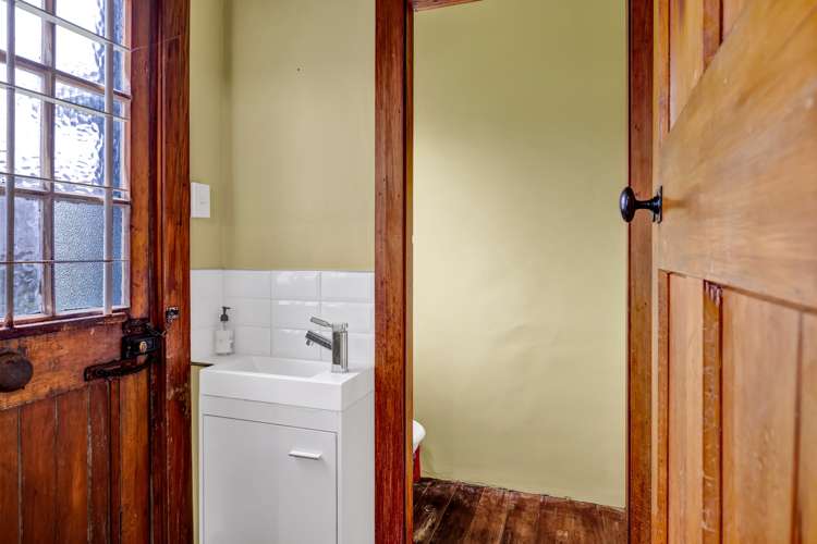 58 South Road Manaia_11