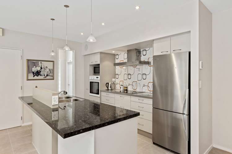 52 Broomfield Terrace Burwood_8