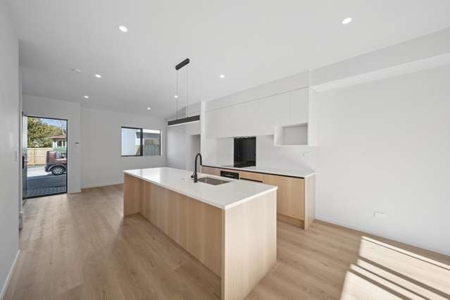 10-12 Clendon Place Manurewa_4