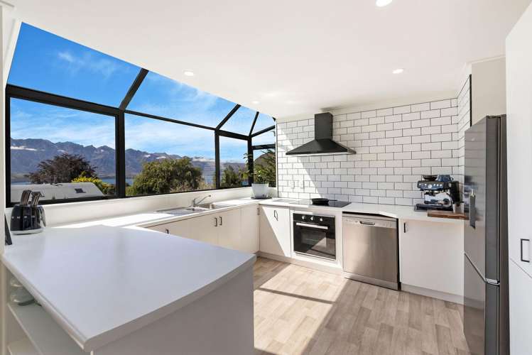 18a Avalon Crescent Fernhill/Sunshine Bay_1