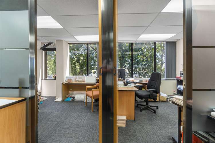 First Floor/1110 Victoria Street Hamilton Central_5