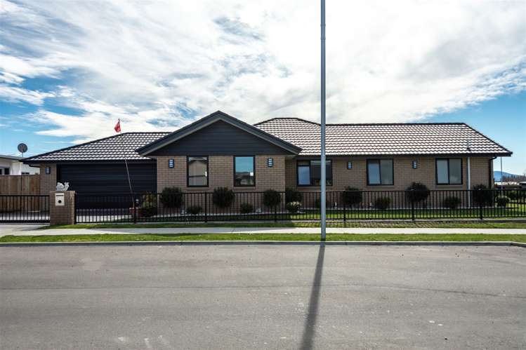 16 Spitfire Drive Burleigh_19