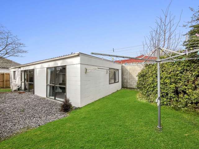 ILAM - STUDENT ACCOMODATION 2027 - 2 BEDROOM UNIT, HEAT PUMP, OFF STREET PARKING