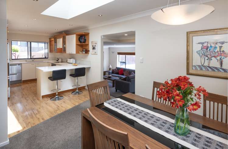 6 Borrowdace Avenue Botany Downs_7