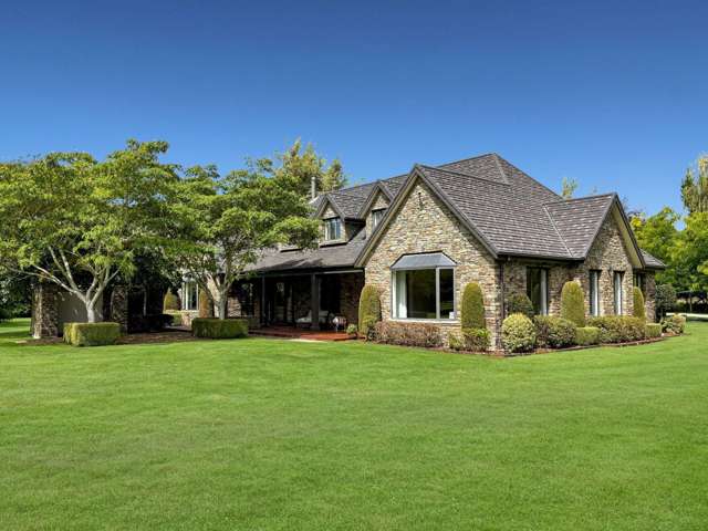 OURUHUIA - 6 BEDROOMS + LOFT, 4 BATHROOMS, 2 HEATPUMPS &  WALL HEATER, TRIPLE GARAGE