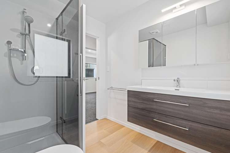 Units 1 and 2/10A Awanui Street Merrilands_16