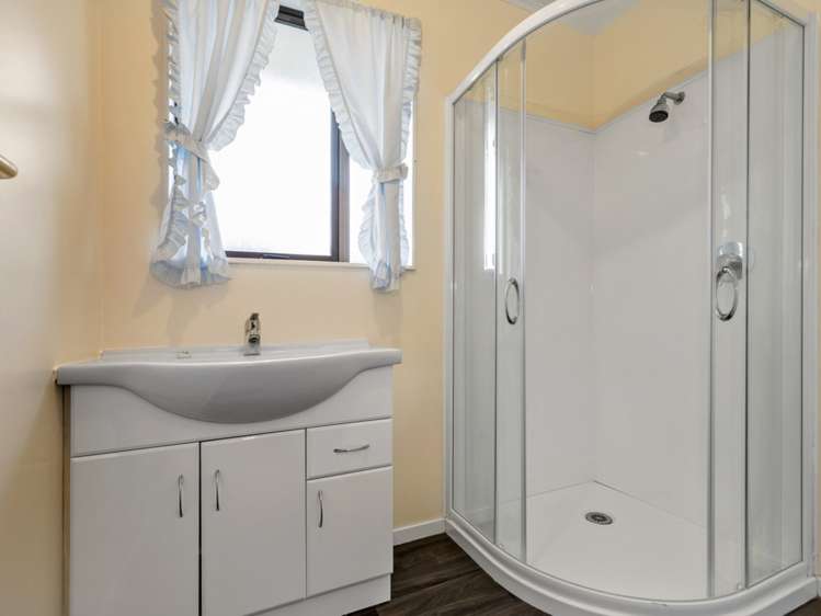 2/13a Muller Road Blenheim Central_11