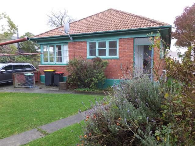 ILAM - THREE BEDROOM HOME, HEAT PUMP, CAR PORT