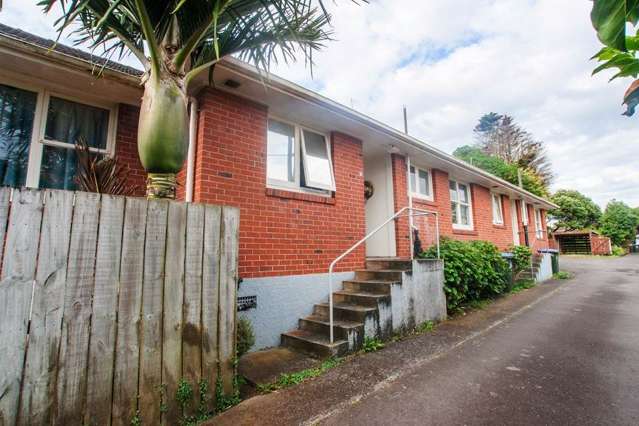 Spacious unit in Onehunga