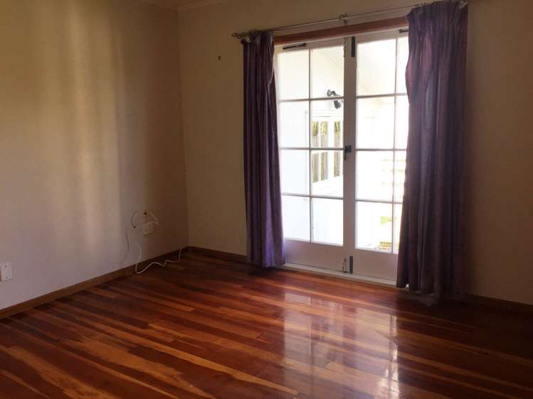 18 Clinton Avenue Te Atatu Peninsula_9