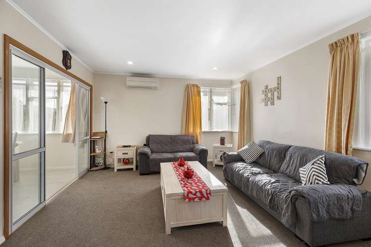 57 Leicester Street Cannons Creek_9