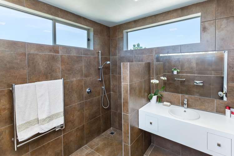 80 Battersea Road Morisons Bush_24