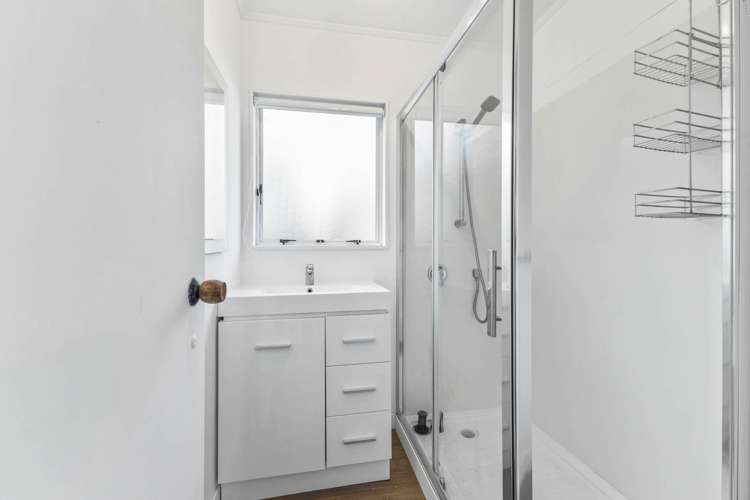 1/8 Sparrow Place Manurewa_10