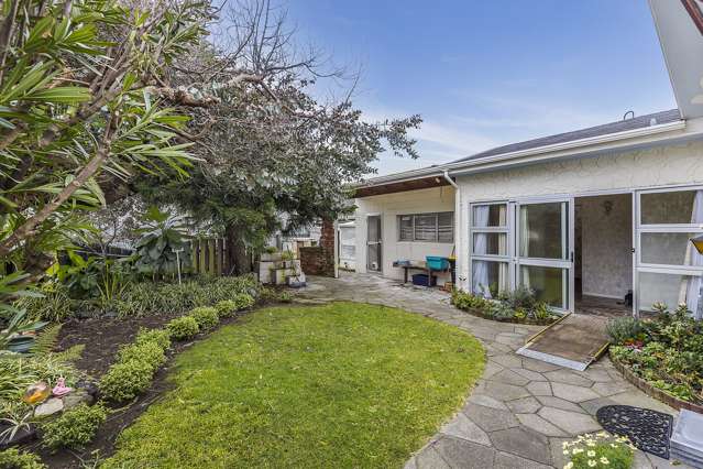 96 Apu Crescent Lyall Bay_2