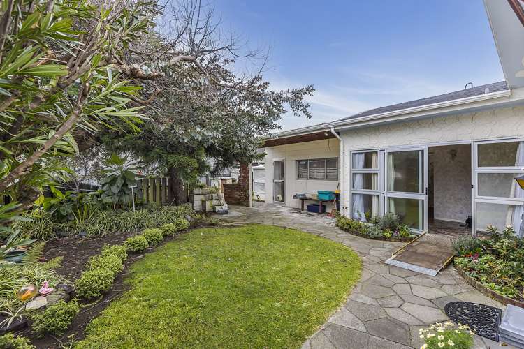 96 Apu Crescent Lyall Bay_2