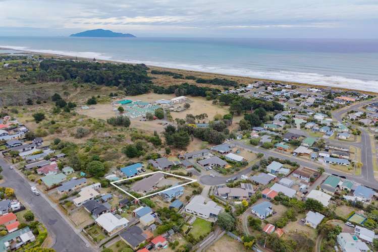 11 Byron Brown Place Otaki Beach_1