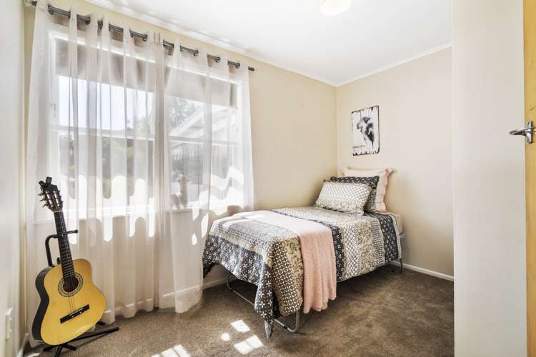 8 Huruhuru Road Massey_13