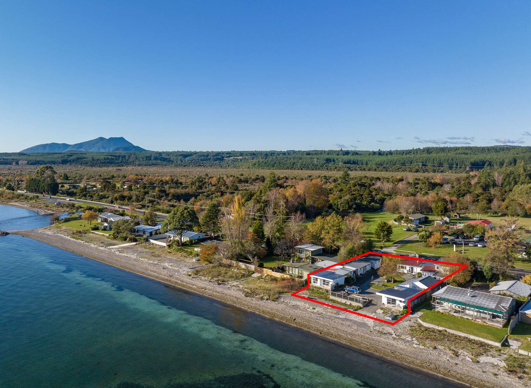 Classic Taupō lakefront fishing lodge lures buyers