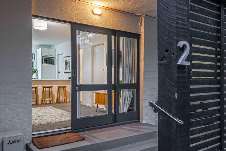 2/69a Landscape Road Mount Eden_1