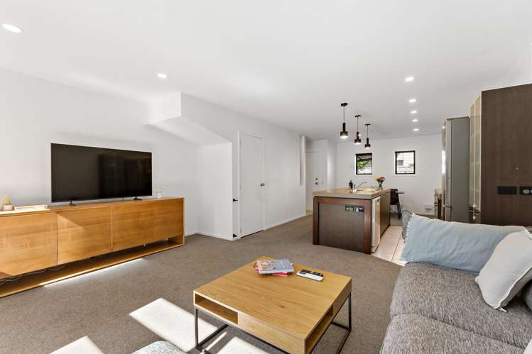 13/21 Hunters Park Drive Three Kings_4