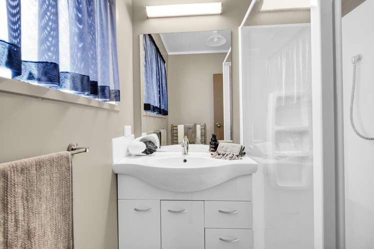 5b Riversdale Drive Merrilands_18