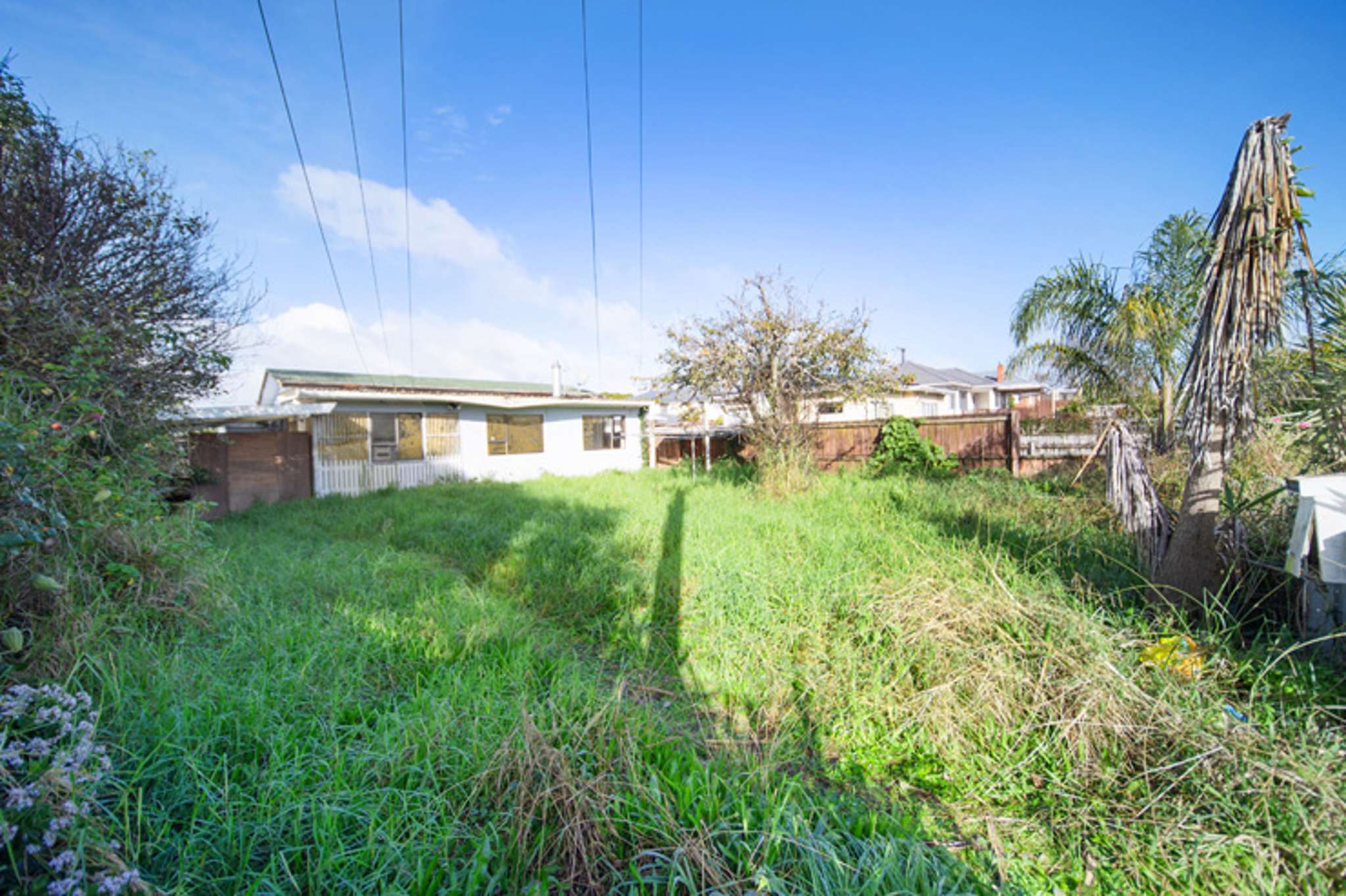 $1 reserve triumph: ‘Worst house on the best street’ sells for $510,000 after 150 bids