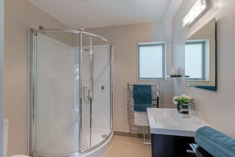 34 Menin Road Raumati South_14