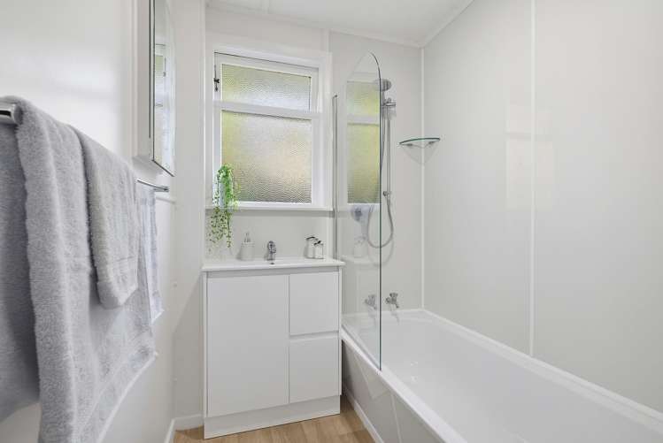 8A Frederick Street Tawa_13