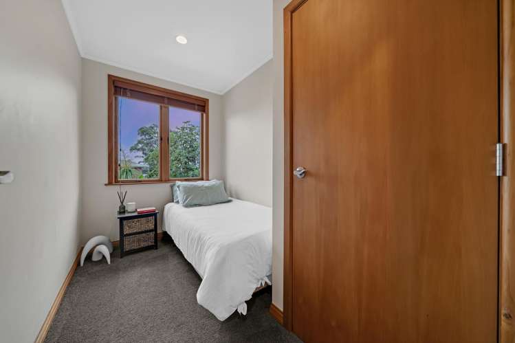 11 Bradbury Road Botany Downs_19