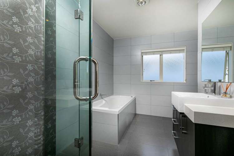 12 Lemon Grove Lane Greenhithe_13