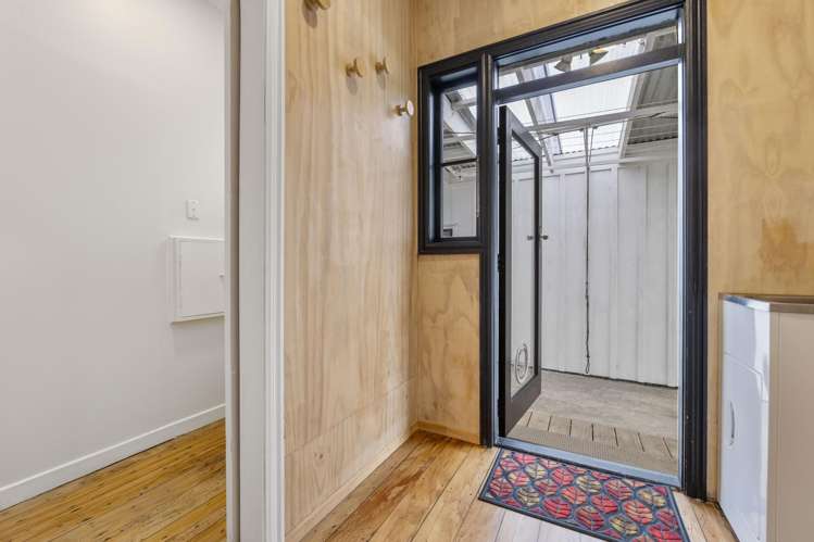 54 Waiwaka Terrace Strandon_18
